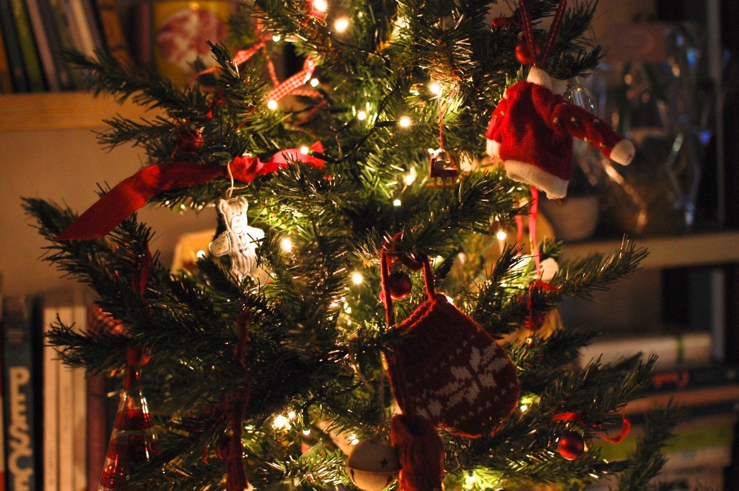 Albero Di Natale Addobbi Rossi Come addobbare albero di Natale: guida passo dopo passo per la creazione